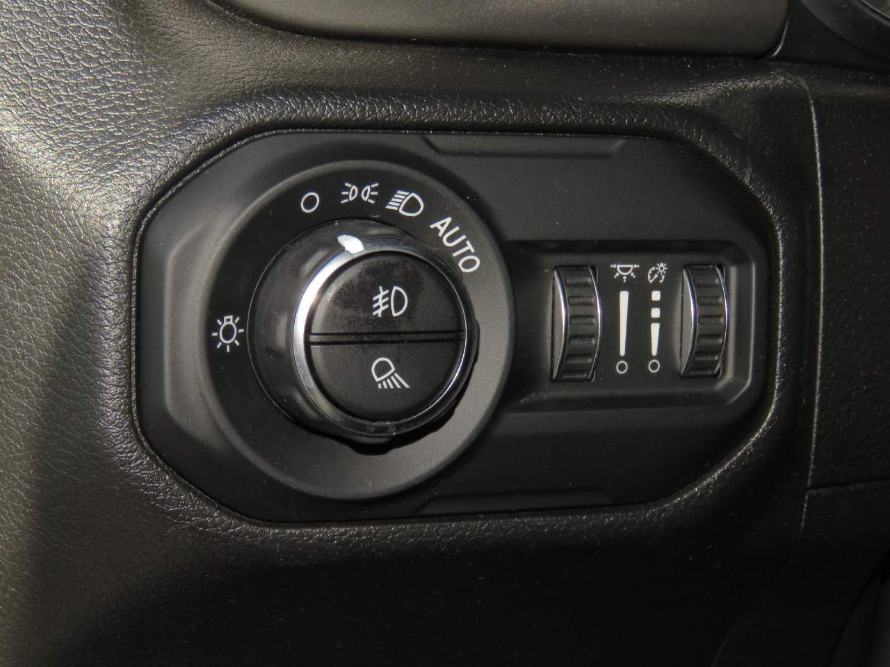 2022 Jeep Gladiator Sport Crew Cab