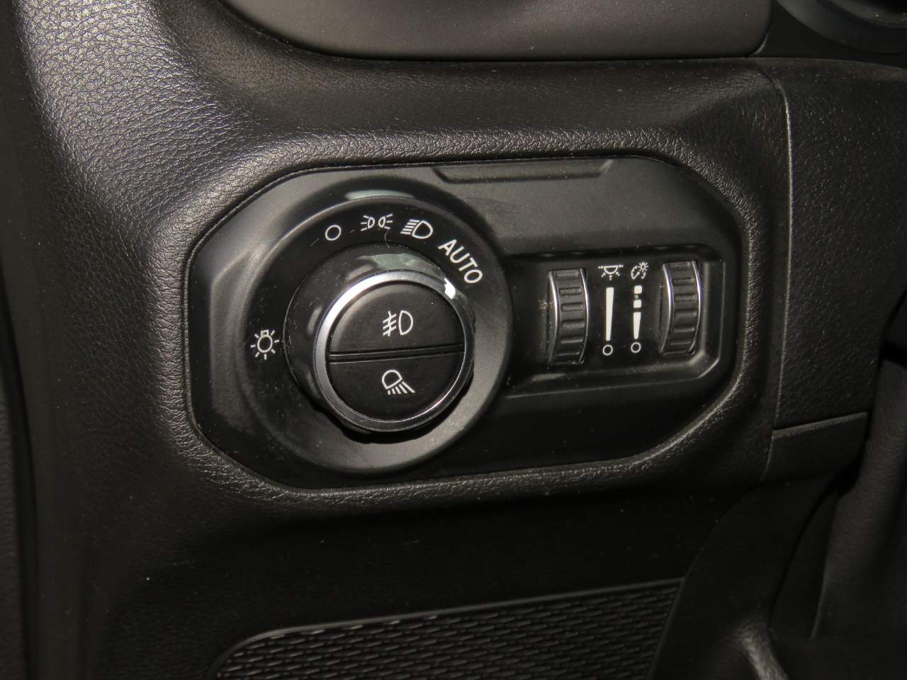 2021 Jeep Gladiator Willys Crew Cab