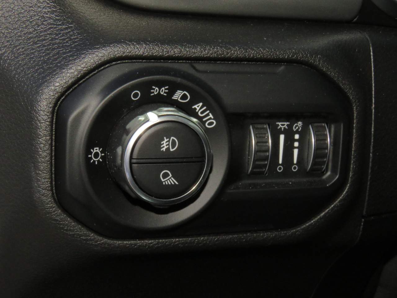 2021 Jeep Gladiator Sport Crew Cab