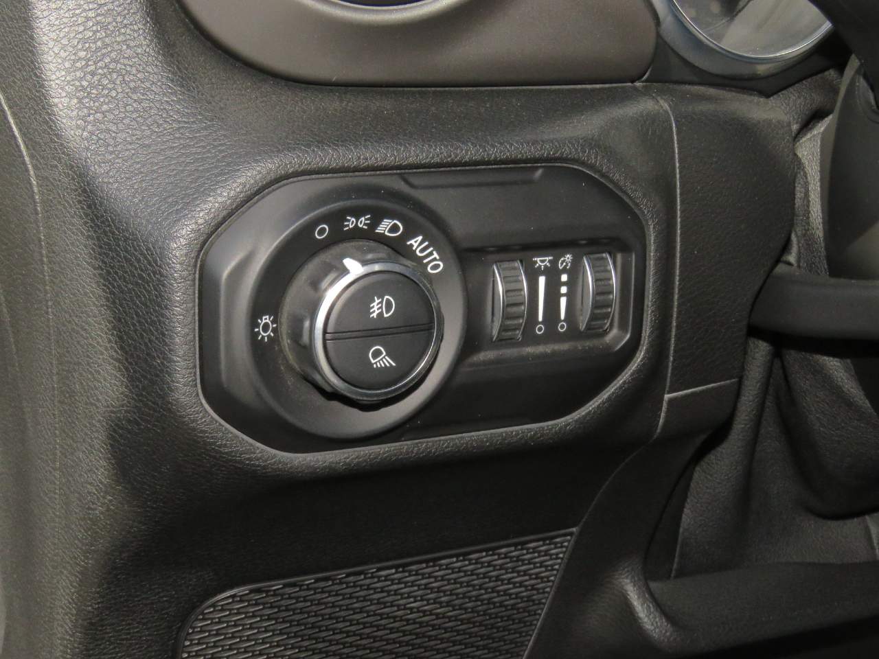 2021 Jeep Gladiator Willys Crew Cab