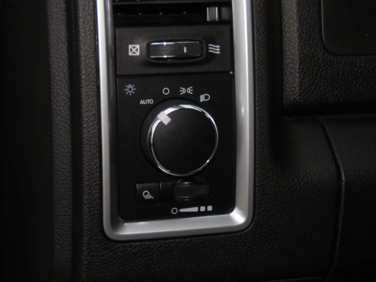 2022 Ram 1500 Classic SLT Crew Cab