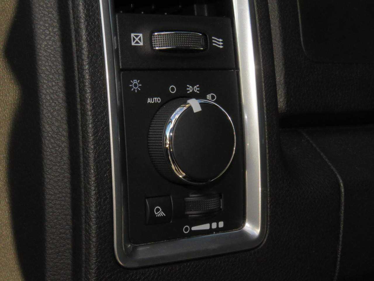 2023 Ram 1500 Classic SLT Crew Cab