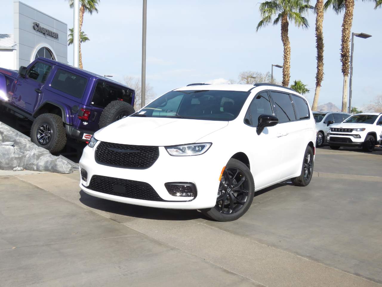 2026 Chrysler Pacifica Select's photo