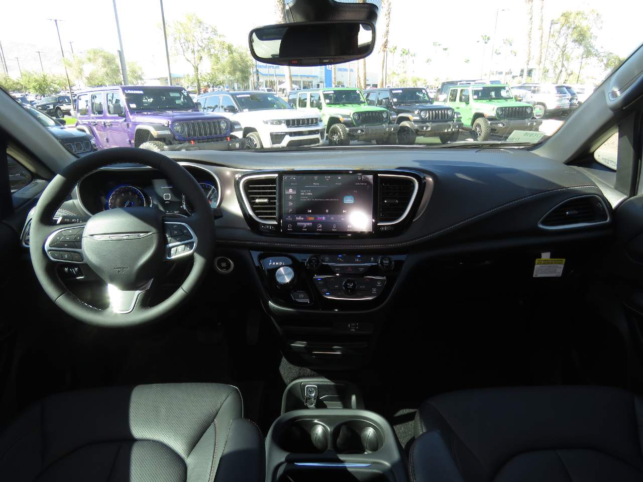 2027 Chrysler Pacifica Select