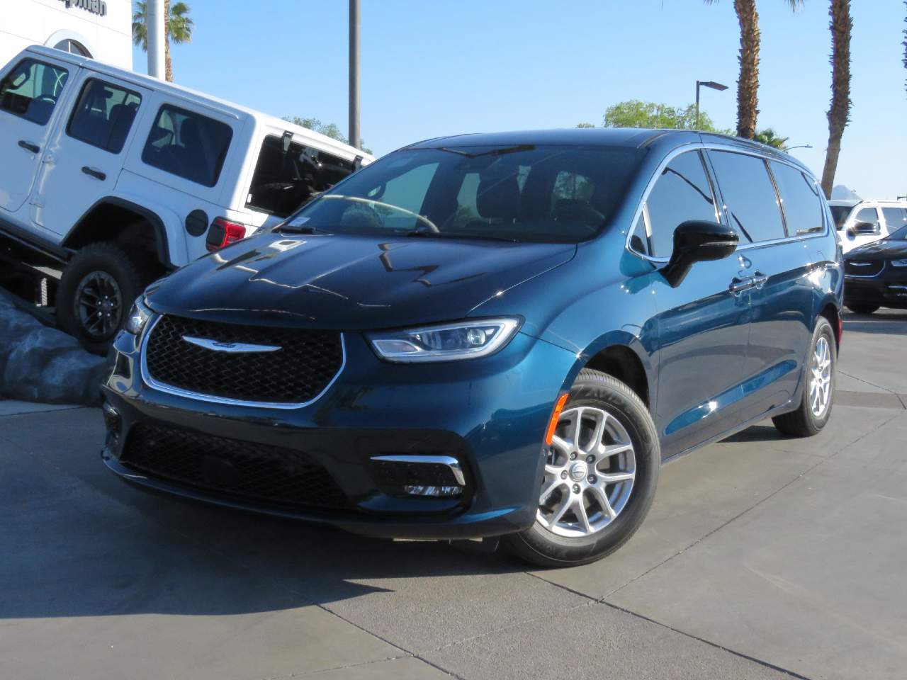 2025 Chrysler Pacifica Select
