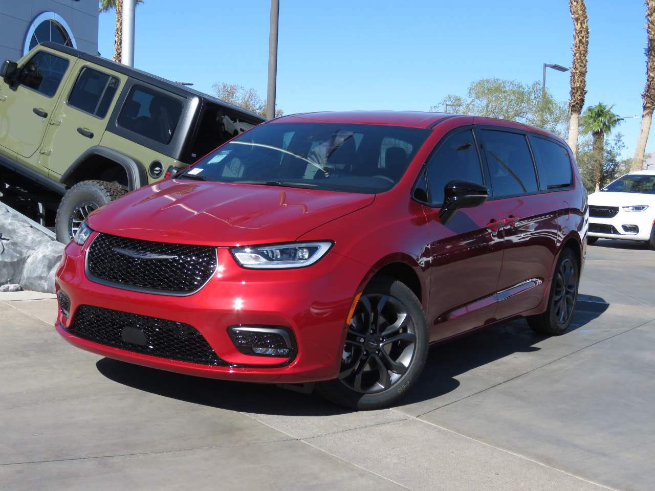 2026 Chrysler Pacifica Select's photo