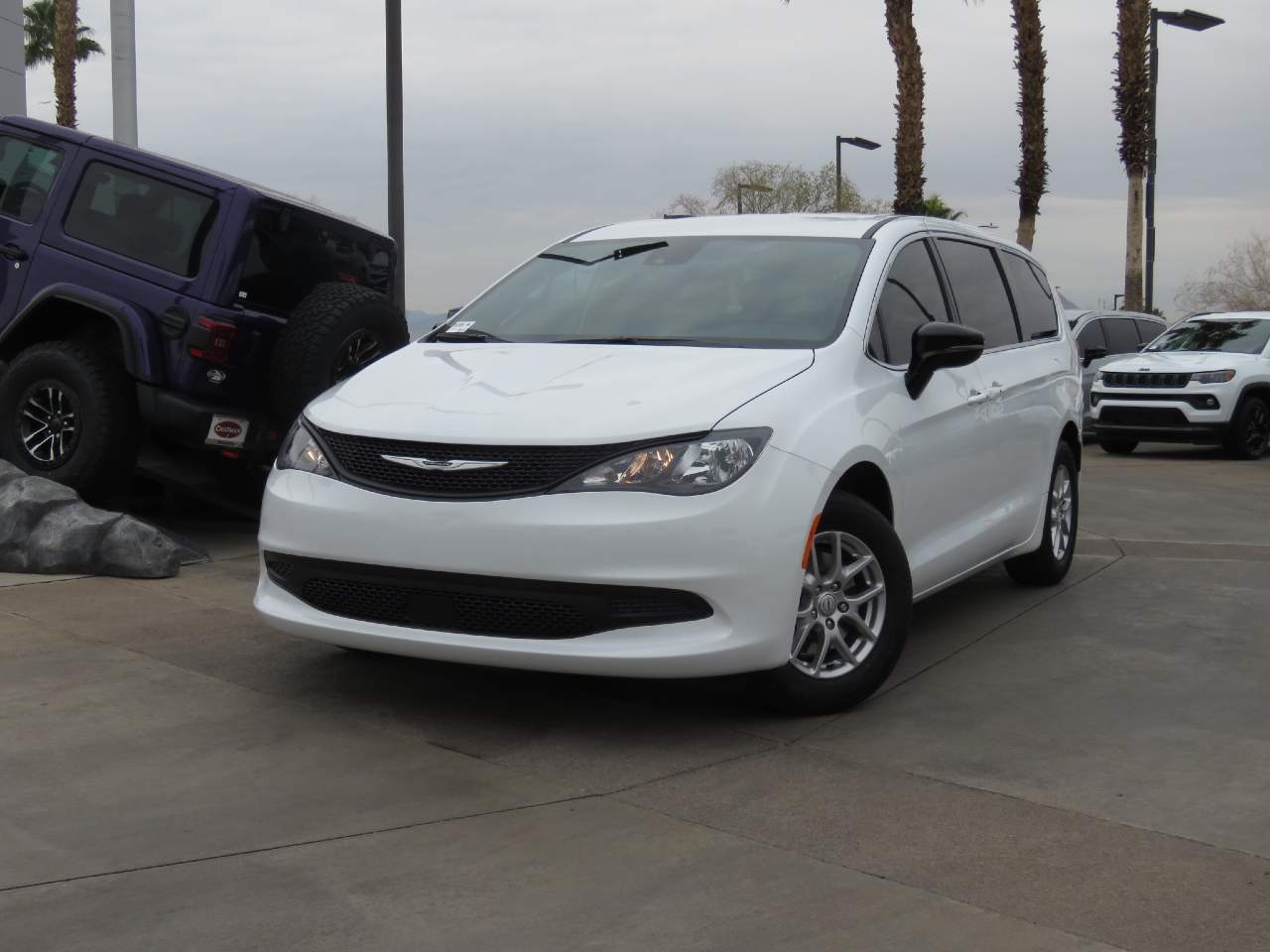 2026 Chrysler Voyager LX's photo