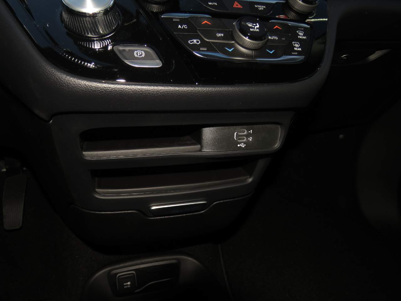 2026 Chrysler Voyager LX