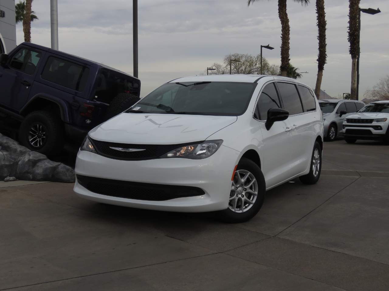 2026 Chrysler Voyager LX's photo