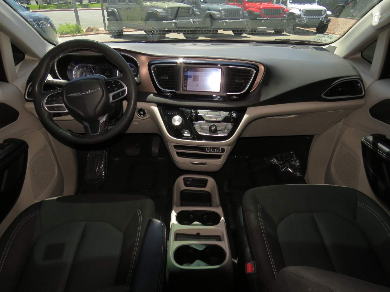 2022 Chrysler Voyager LX