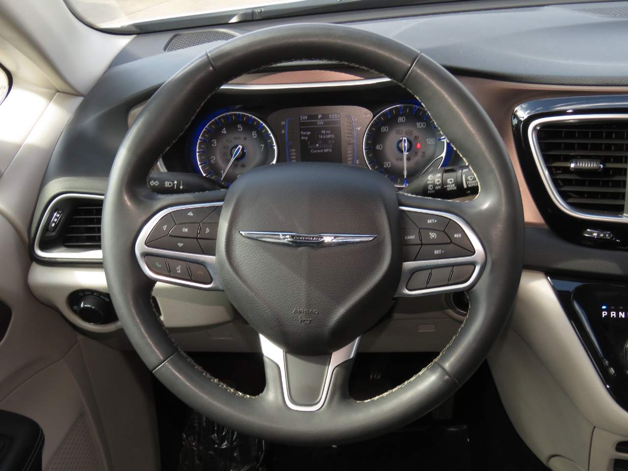 2023 Chrysler Voyager LX