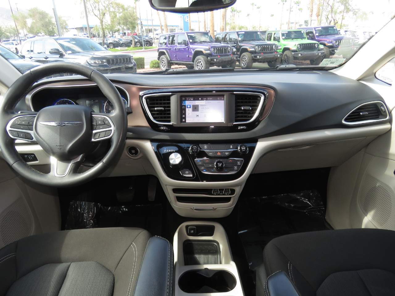 2023 Chrysler Voyager LX
