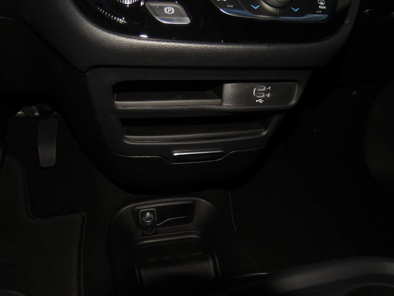 2026 Chrysler Voyager LX