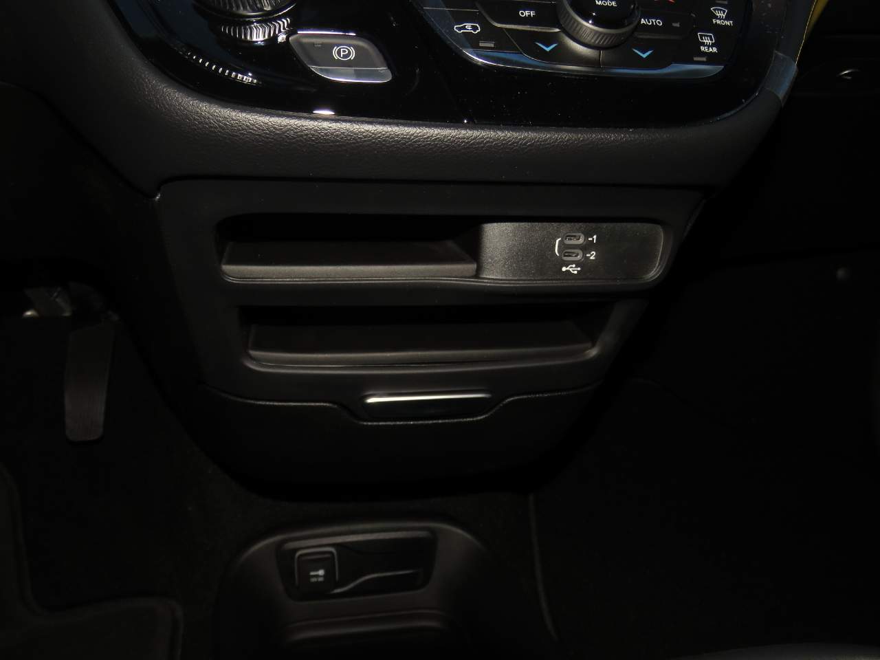 2026 Chrysler Voyager LX