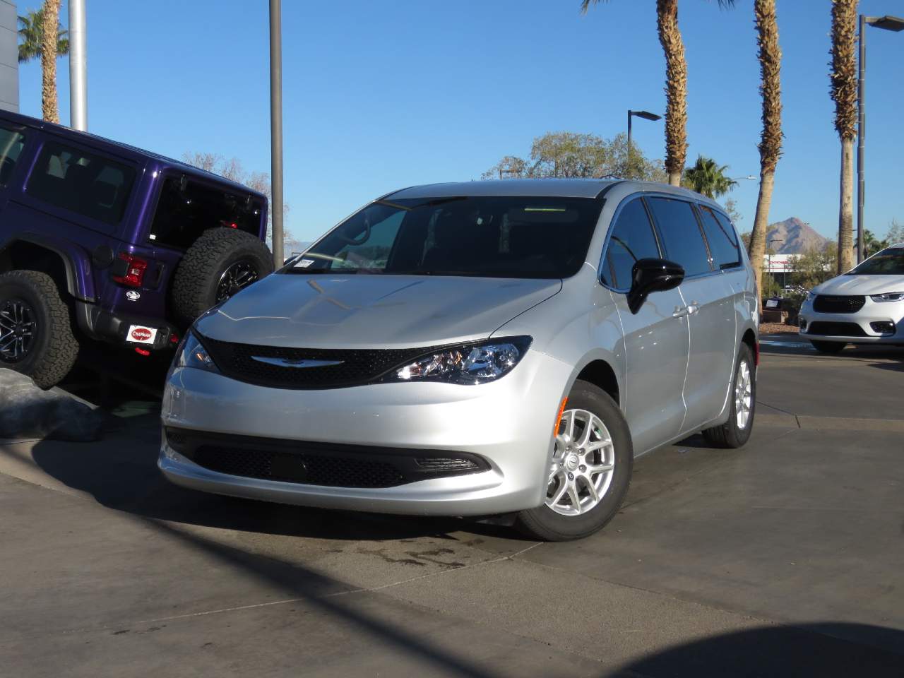 2026 Chrysler Voyager LX's photo