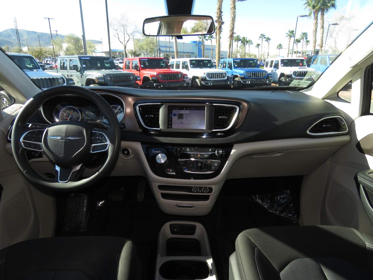 2022 Chrysler Voyager LX