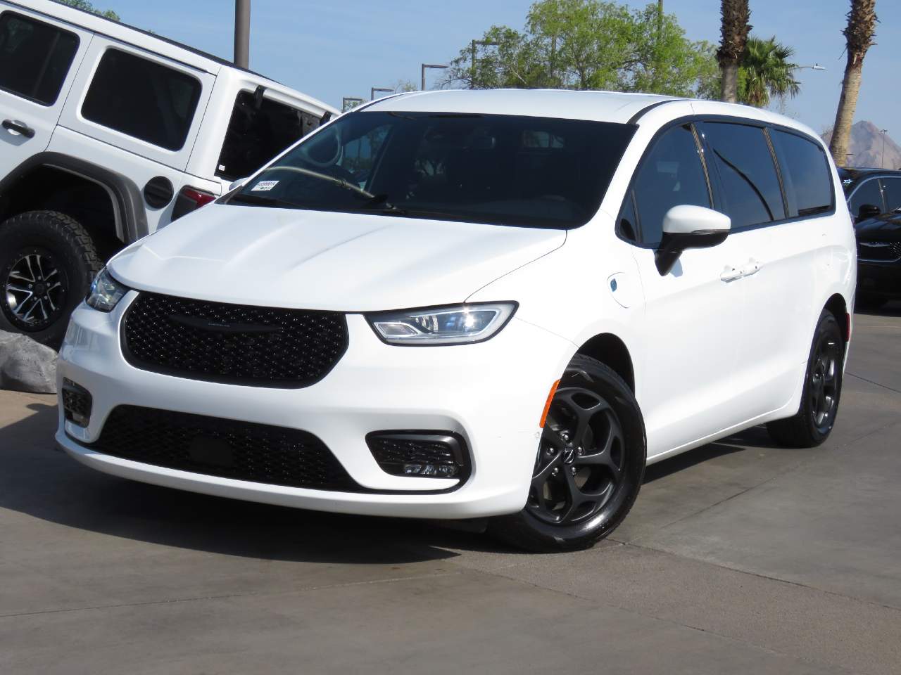 2023 Chrysler Pacifica Plug-In Hybrid Touring L