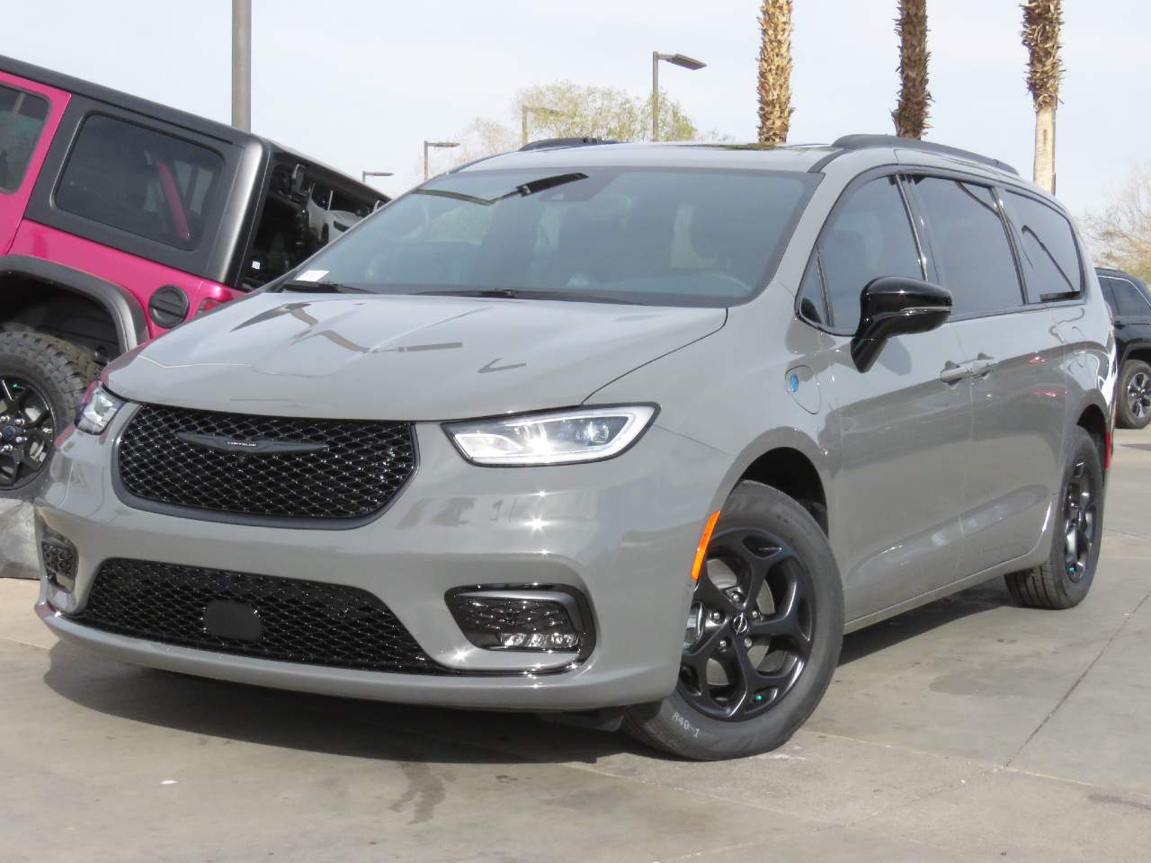 2025 Chrysler Pacifica Plug-In Hybrid Select