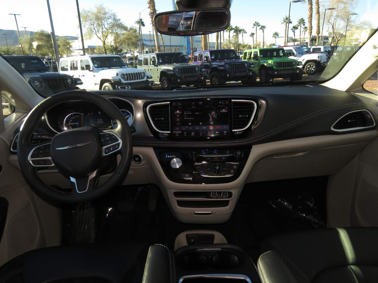 2024 Chrysler Pacifica Plug-In Hybrid Select