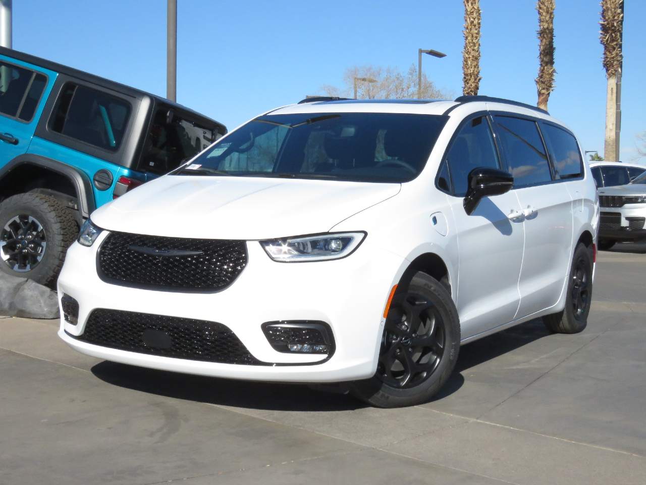 2025 Chrysler Pacifica Plug-In Hybrid Select