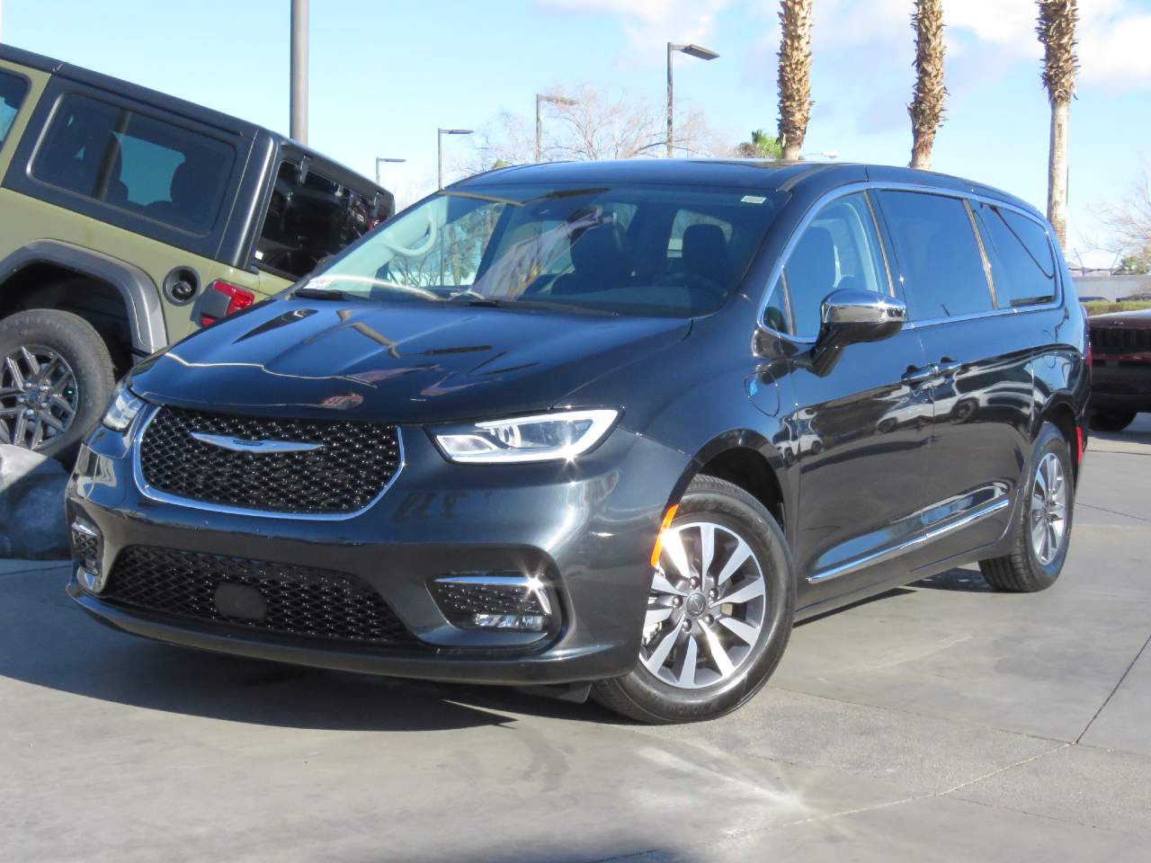 2023 Chrysler Pacifica Plug-In Hybrid Limited