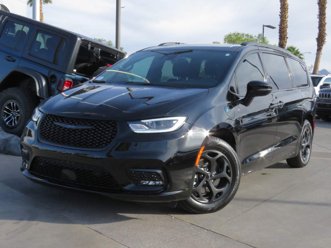 2025 Chrysler Pacifica Plug-In Hybrid Select