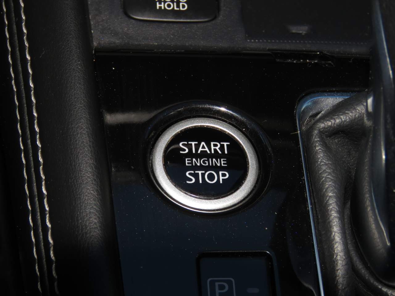 2022 Nissan Kicks SR