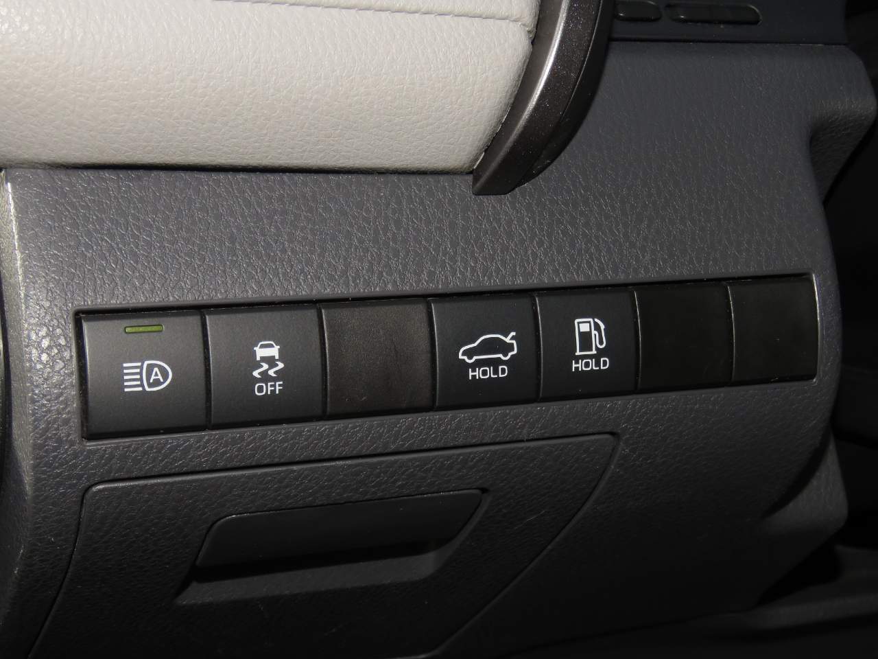 2022 Toyota Camry Hybrid LE