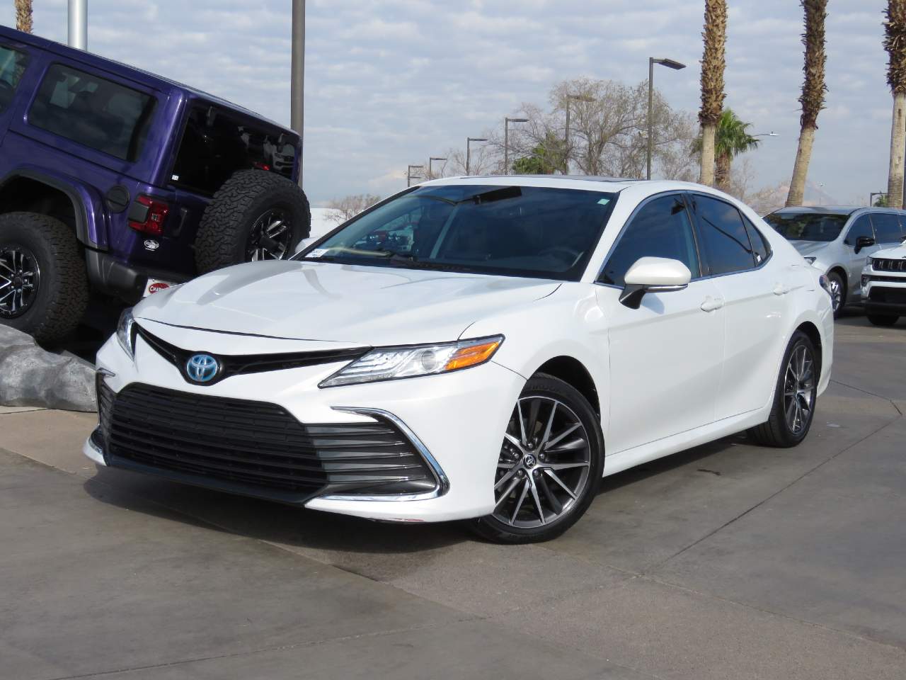 2022 Toyota Camry Hybrid XLE