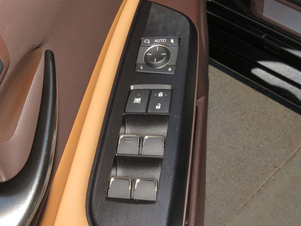 2021 Lexus ES 300h  