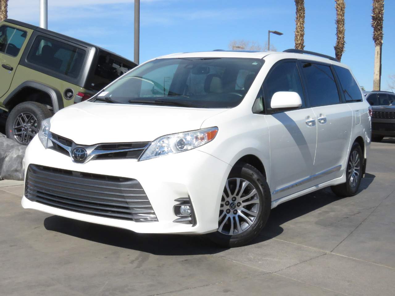 2018 Toyota Sienna XLE 7-Passenger Auto Access Seat