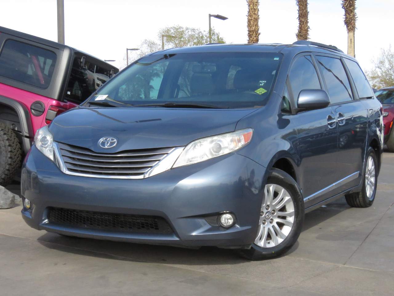 2017 Toyota Sienna XLE 7-Passenger Auto Access Seat