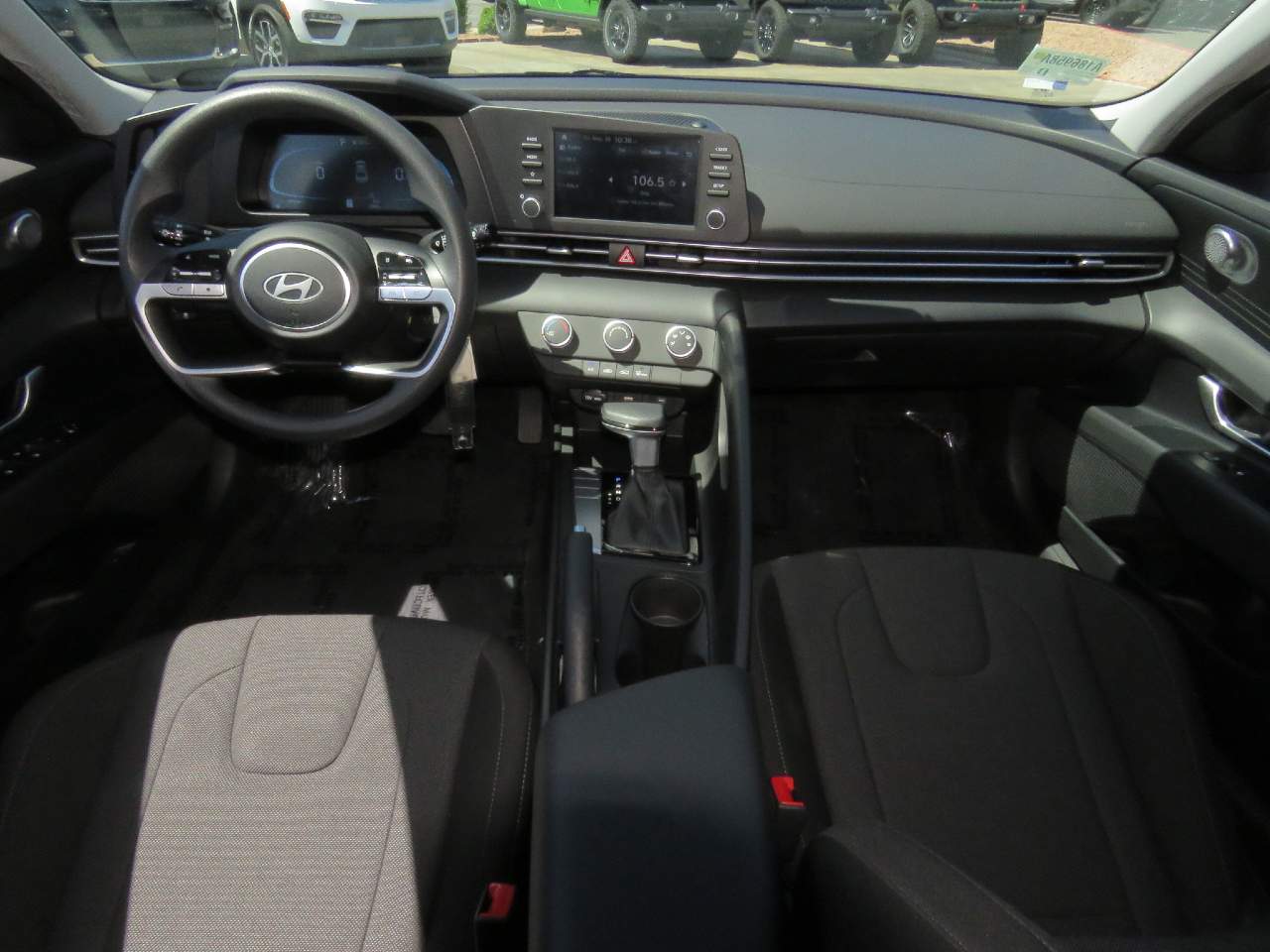 2025 Hyundai ELANTRA SE