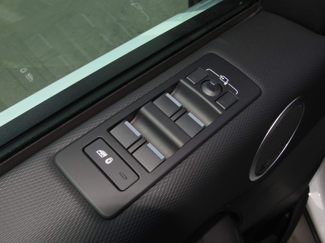 2023 Land Rover Discovery P300 S R-Dynamic
