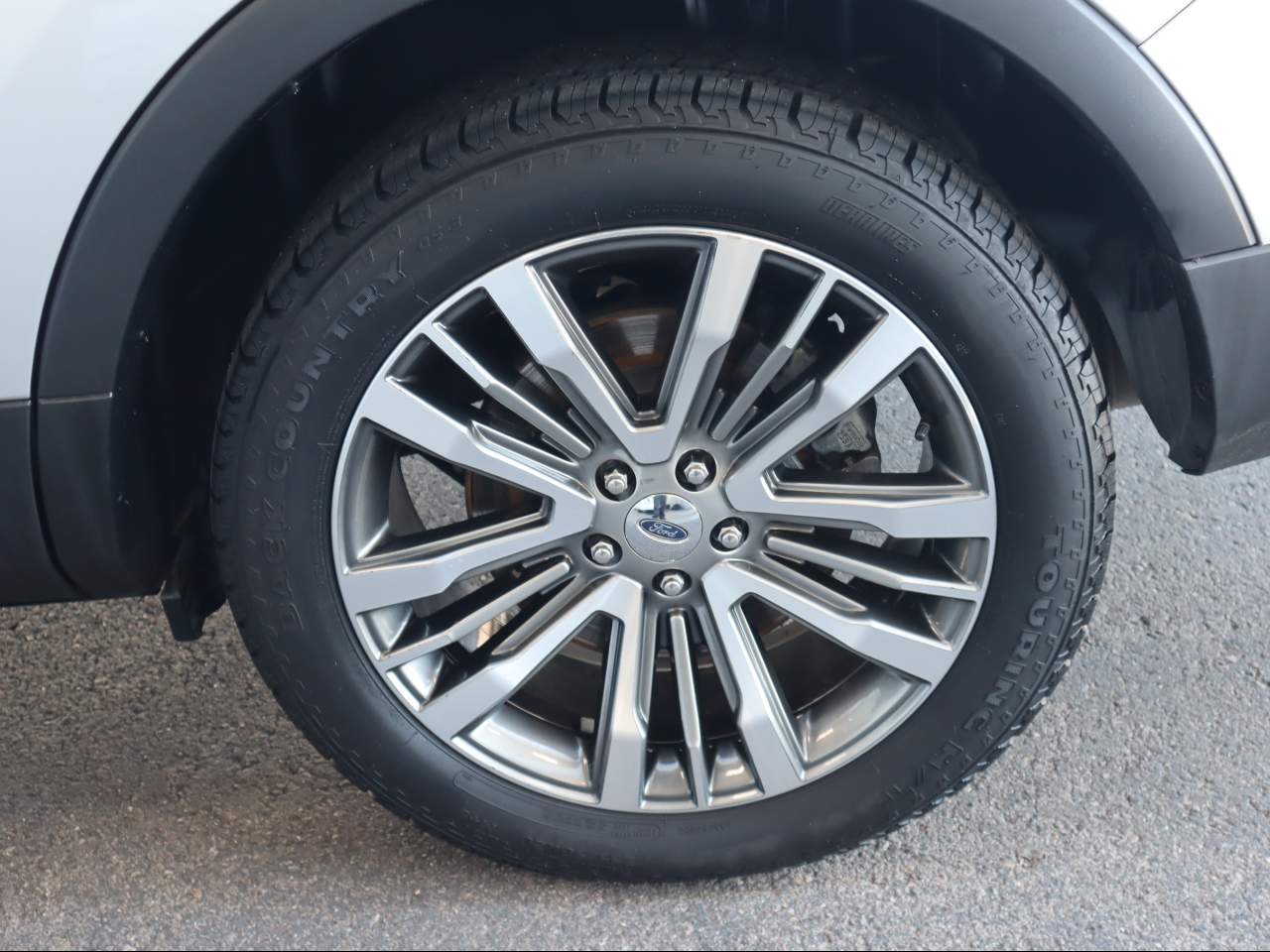 2017 Ford Explorer Platinum photo 2