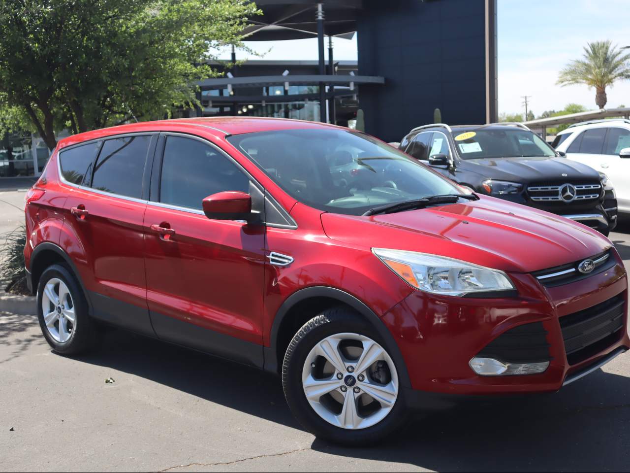 Ruby Red Metallic Tinted Clearcoat 2016 Ford Escape SE FWD SUV / Crossover Front-Wheel Drive 6-Speed Automatic
