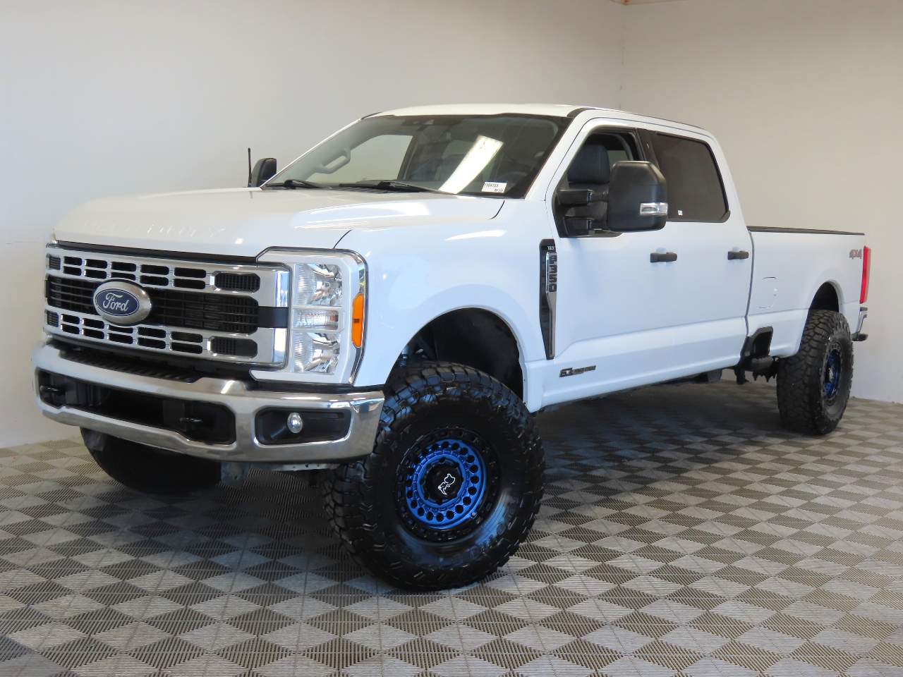 2023 Ford F-350 Super Duty XLT Crew Cab