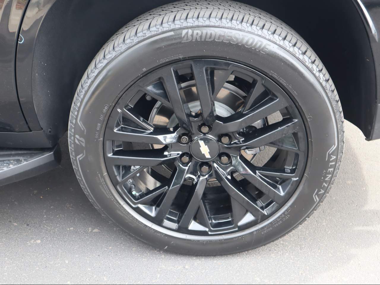 2023 Chevrolet Tahoe Premier photo 2