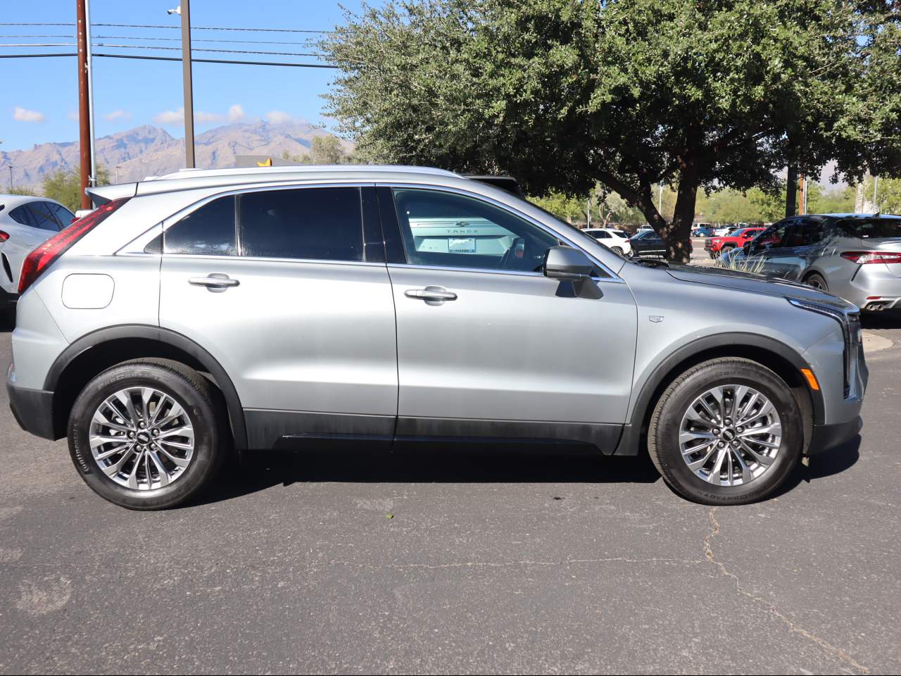 2024 Cadillac XT4 Premium Luxury photo 2