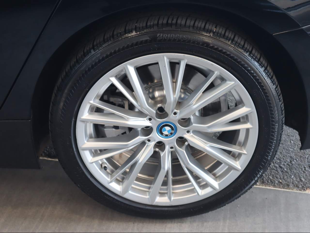 2024 BMW 3-Series 330e xDrive