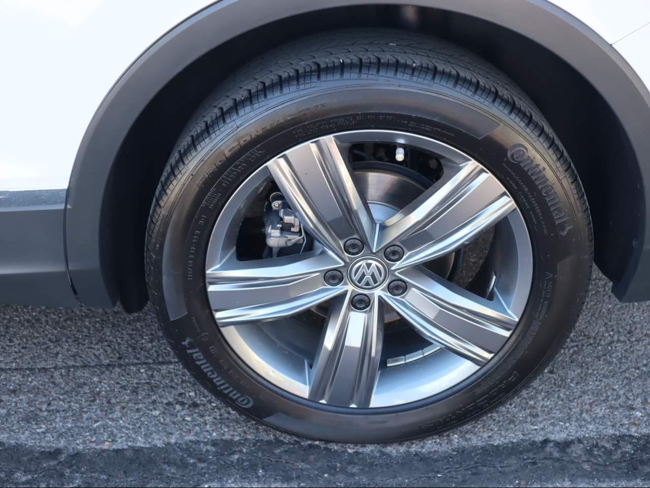 2019 Volkswagen Tiguan SEL Premium R-Line photo 2