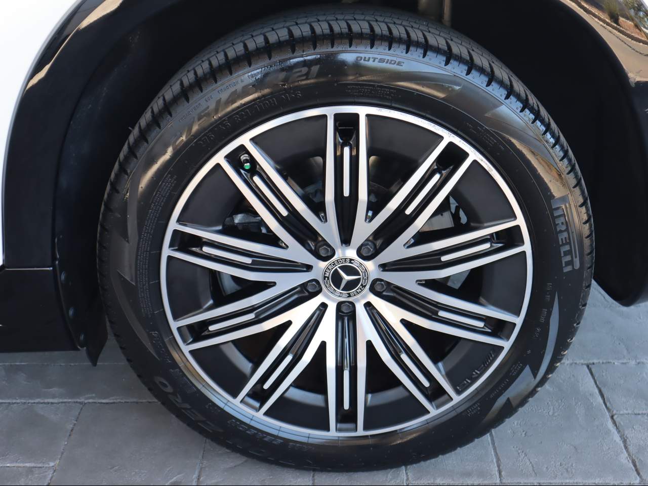2023 Mercedes Benz EQS SUV 580 4MATIC photo 2