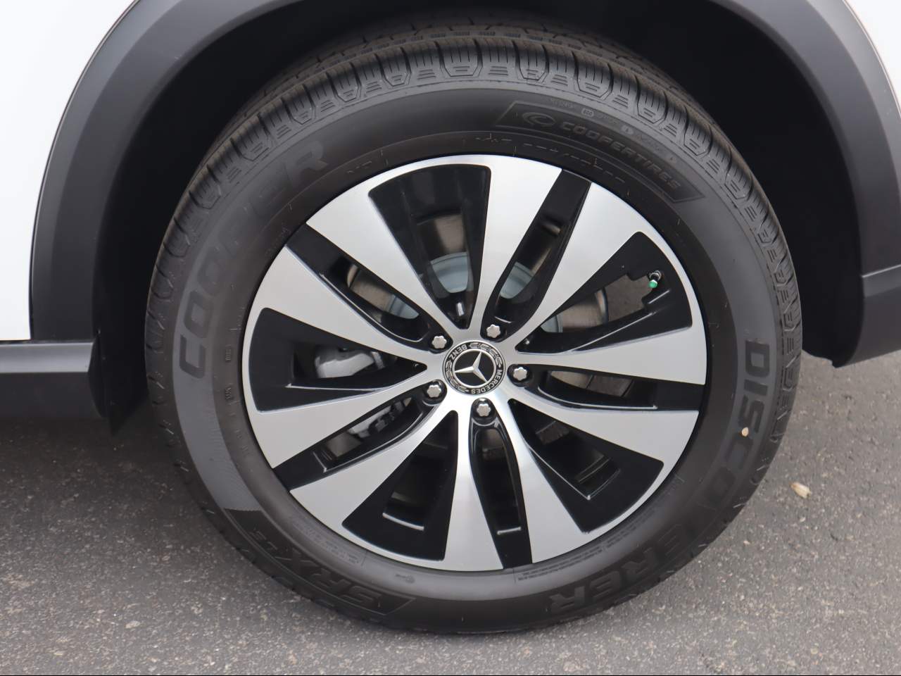 2025 Mercedes Benz GLE 350 4MATIC photo 2