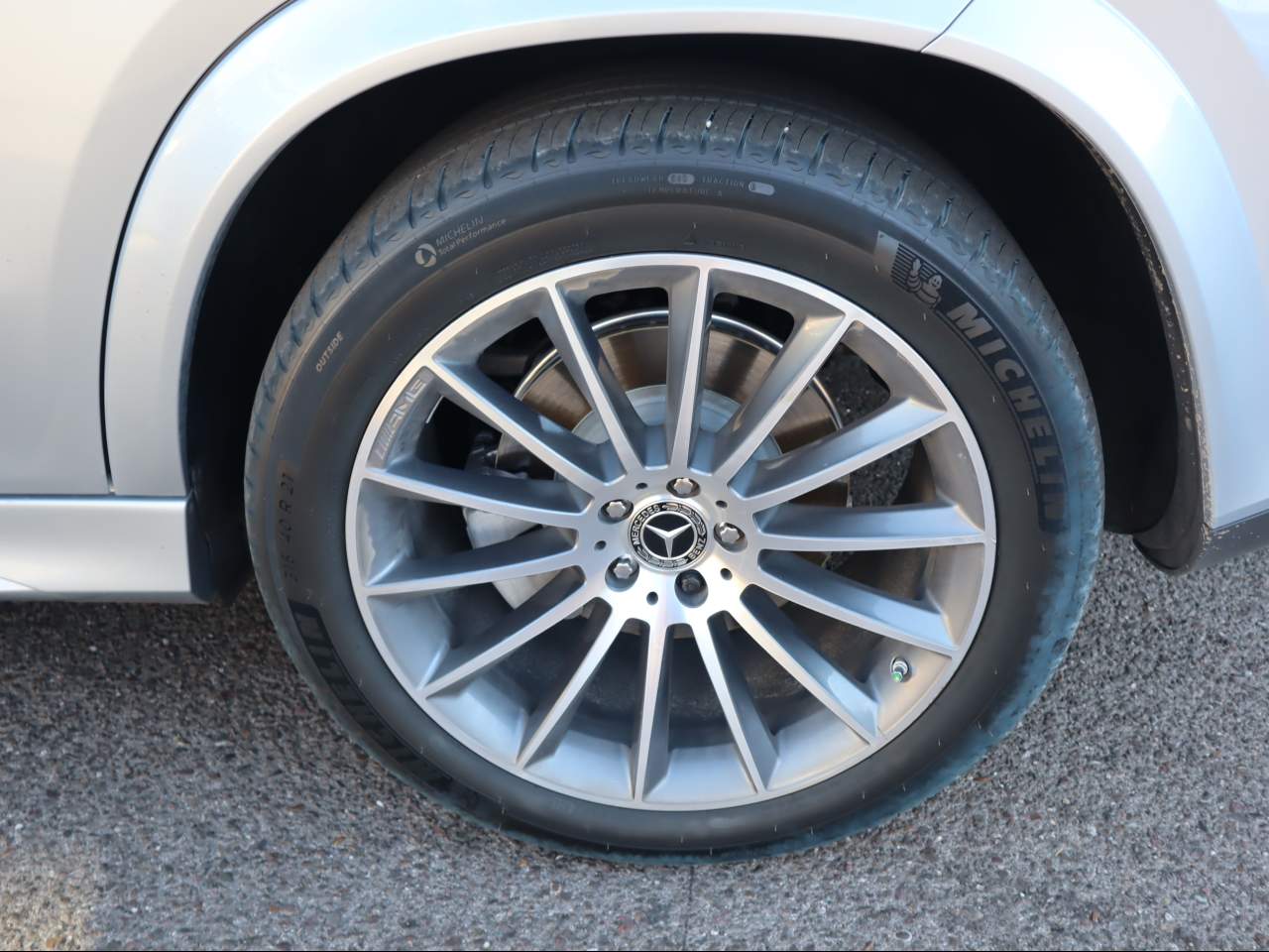 2024 Mercedes Benz GLE 450 4MATIC photo 2