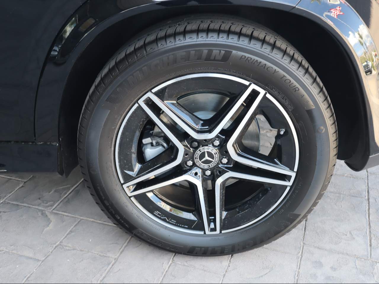 2025 Mercedes Benz GLE 450 4MATIC photo 2