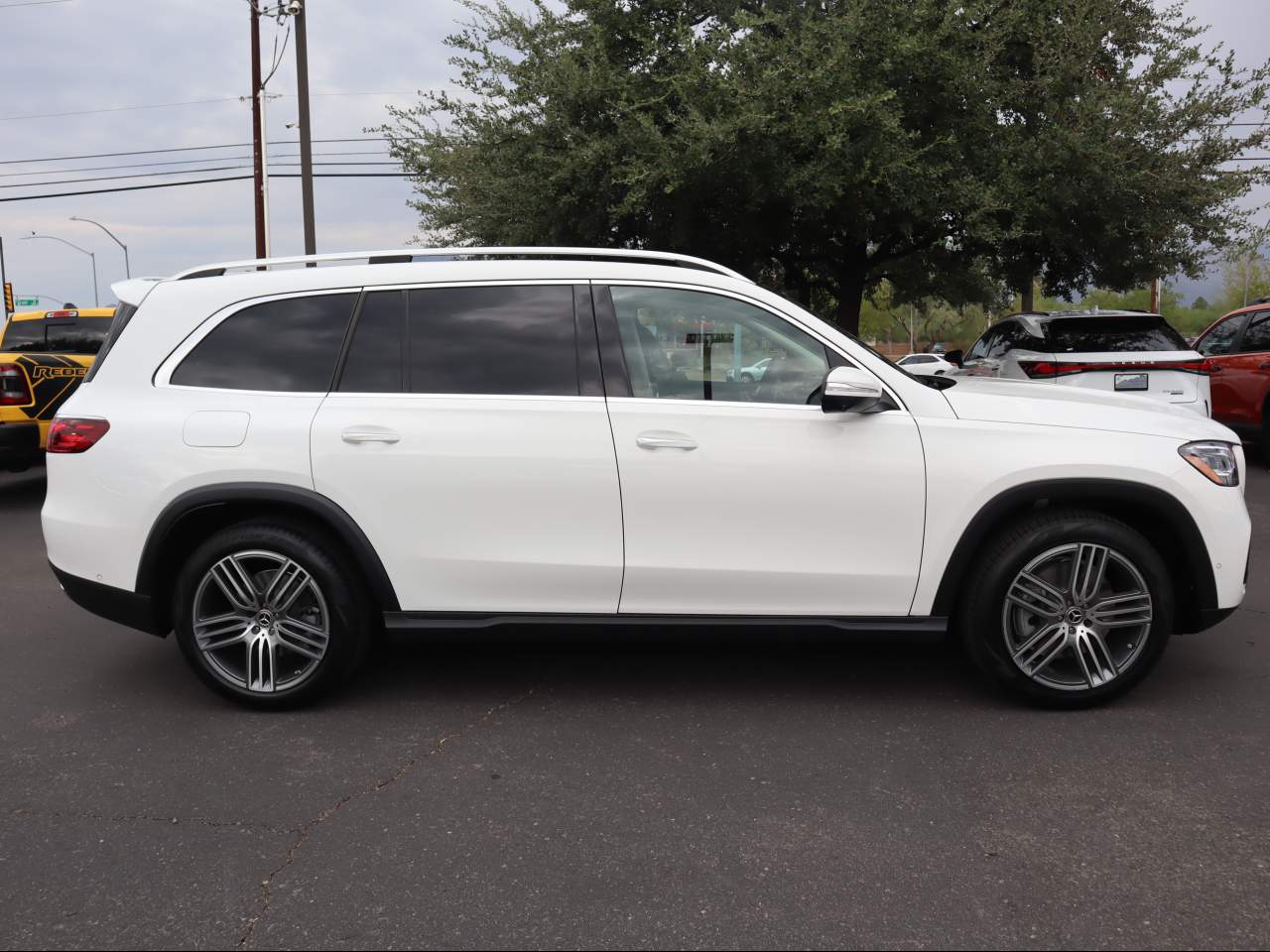2026 Mercedes Benz GLS 450 4MATIC photo 2