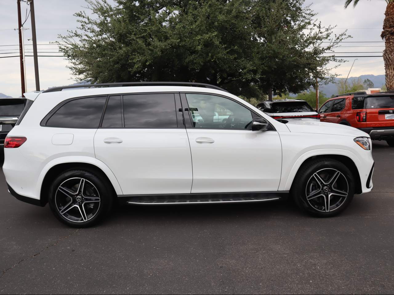 2026 Mercedes Benz GLS 450 4MATIC photo 2