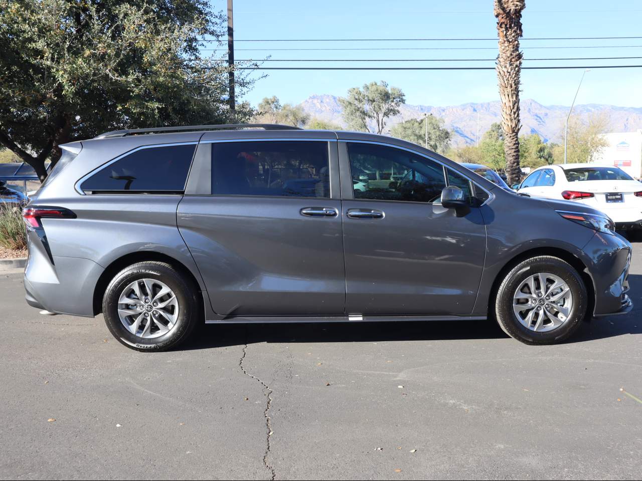 2025 Toyota Sienna XLE 7-Passenger