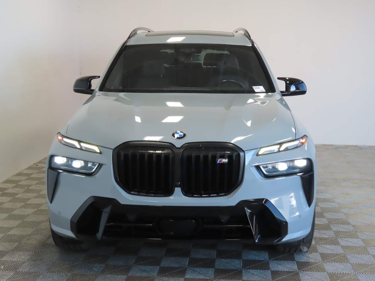 2023 BMW X7 M60i