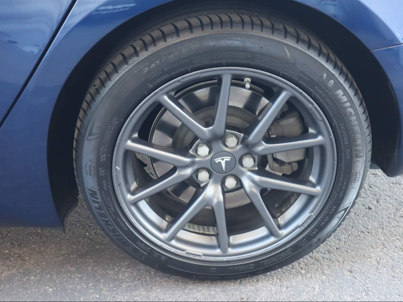 2018 Tesla Model 3 Mid Range photo 2